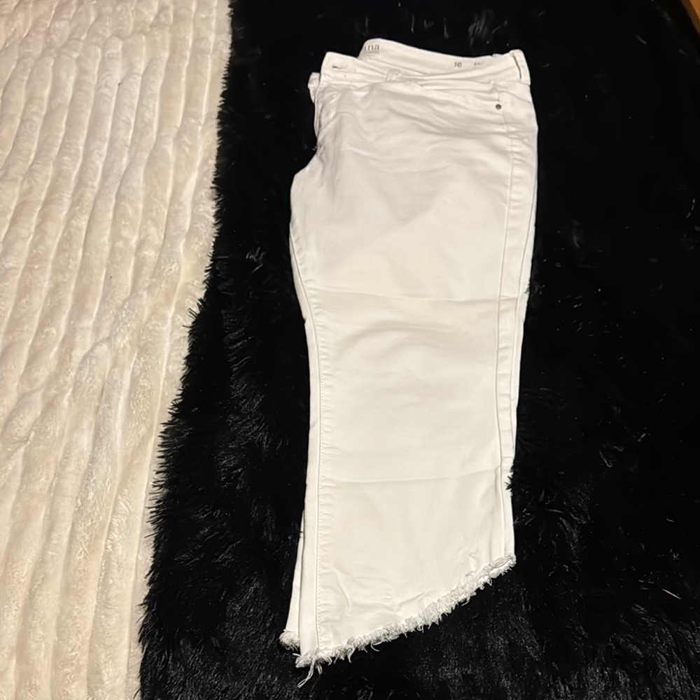 a.n.a White Straight Leg Jeans Casual Style